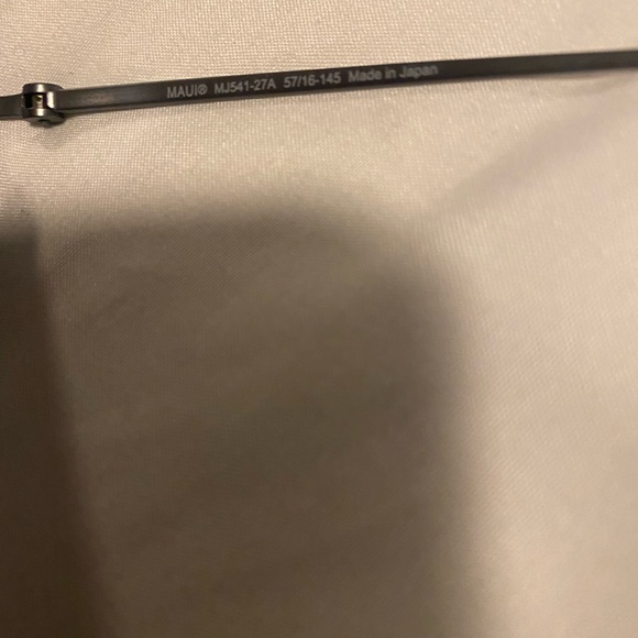 Maui Jim Beaches titanium frame. Exclusive Maui Invitational case. - Picture 10 of 10